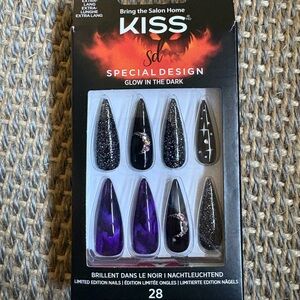 KISS Special Design Glue on Glow in Dark XL Nails